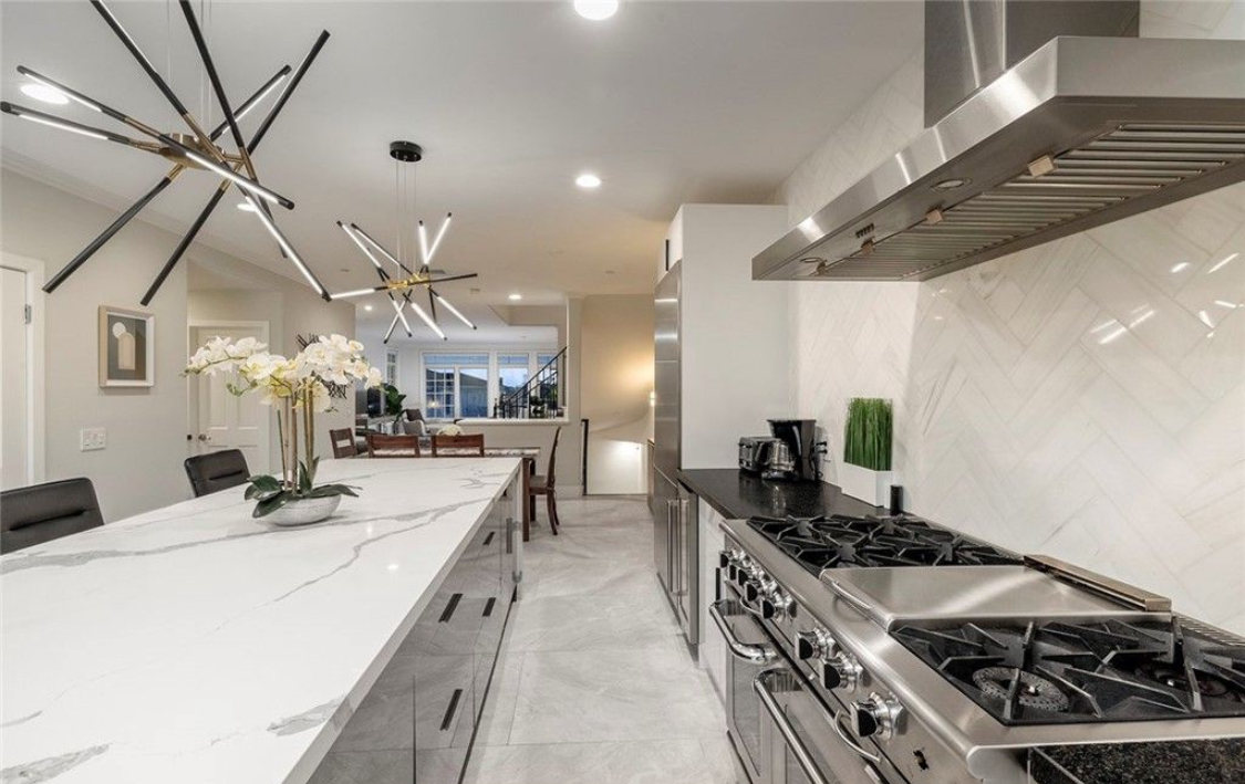 Ace Home Construction | Full Home Remodeling Handshake between home builder and client